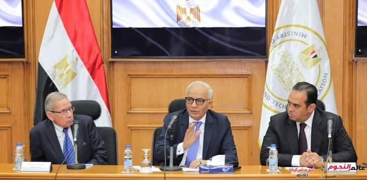 حجازي يجتمع مع مديري المديريات التعليمية لمتابعة انتظام العملية التعليمية