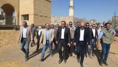 رئيس الوزراء يتفقد أعمال تطوير ساحة جامع عمرو بن العاص ضمن مشروع تطوير حديقة تلال الفسطاط