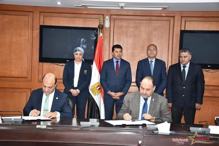 صبحي يشهد توقيع بروتوكول تعاون بين نادى النادى بشيراتون واتحاد الجمباز لتشغيل وتجهيز صالة الجمباز بالنادى