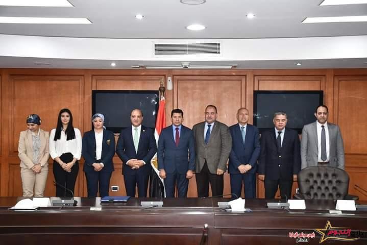 صبحي يشهد توقيع بروتوكول تعاون بين نادى النادى بشيراتون واتحاد الجمباز لتشغيل وتجهيز صالة الجمباز بالنادى