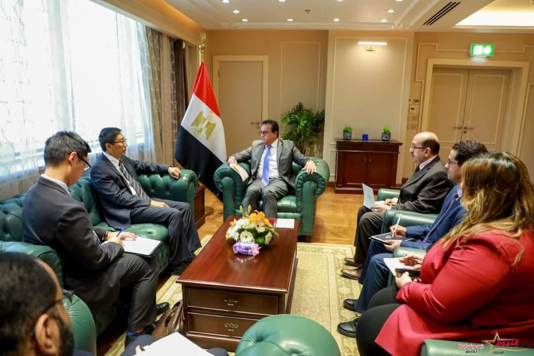 وزير الصحة يبحث مع سفير "سنغافورة" فرص التعاون المشترك بين البلدين في القطاع الصحي