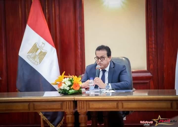 عبد الغفار يوجه بالتنسيق مع النقابة العامة للصيادلة لوضع آليات منظمة لحل مشكلات إعطاء الحقن داخل الصيدليات