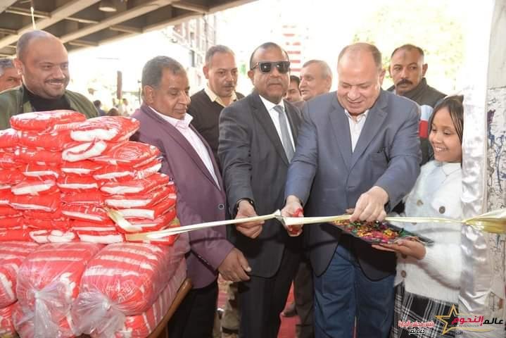 سعد يفتتح معرض الغرفة التجارية لبيع السلع الغذائية بأسعار مخفضة