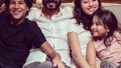 خالد النبوي يشارك بصورة مع ولاد عمر شاهين