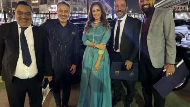 ايهاب فهمي بجانب حنان مطاوع وطارق لطفي