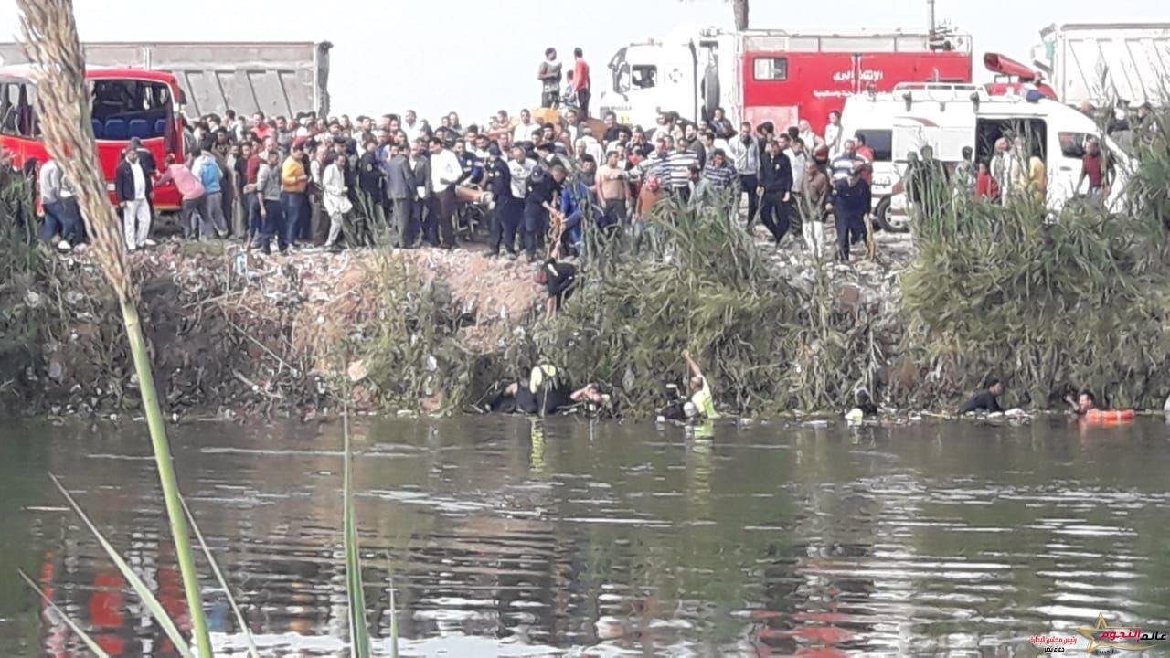 تفاصيل مأساوية في انقلاب أتوبيس بطريق المنصورة.. 19 وفاة و18 إصابة 1 تفاصيل مأساوية في انقلاب أتوبيس بطريق المنصورة.. 19 وفاة و18 إصابة