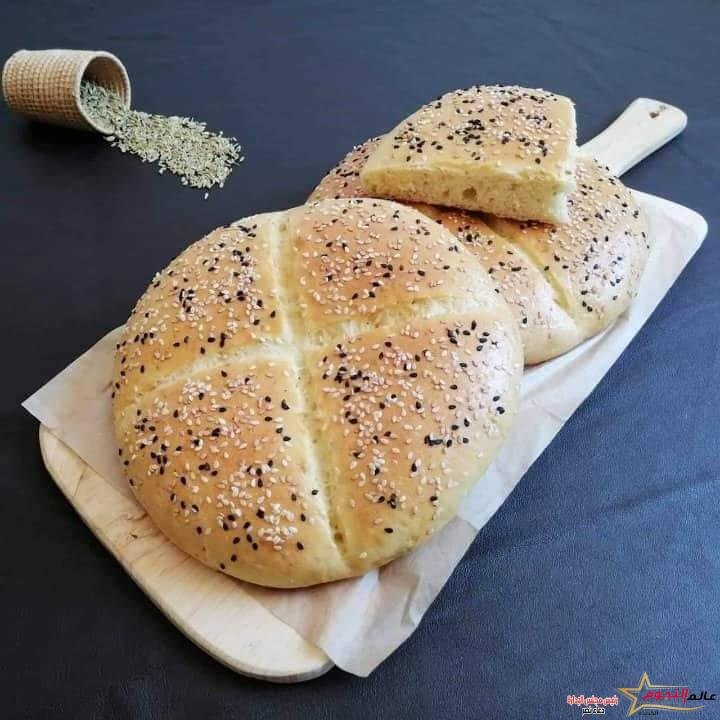 الخبز المغربي بالشمر و السمسم ... مقدم من الشيف: منى عامر 2 الخبز المغربي بالشمر و السمسم ... مقدم من الشيف: منى عامر