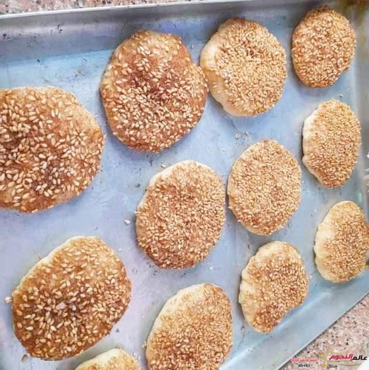 قرص بالسمسم ... مقدمة من الشيف: سهام الحشاش 2 قرص بالسمسم ... مقدمة من الشيف: سهام الحشاش