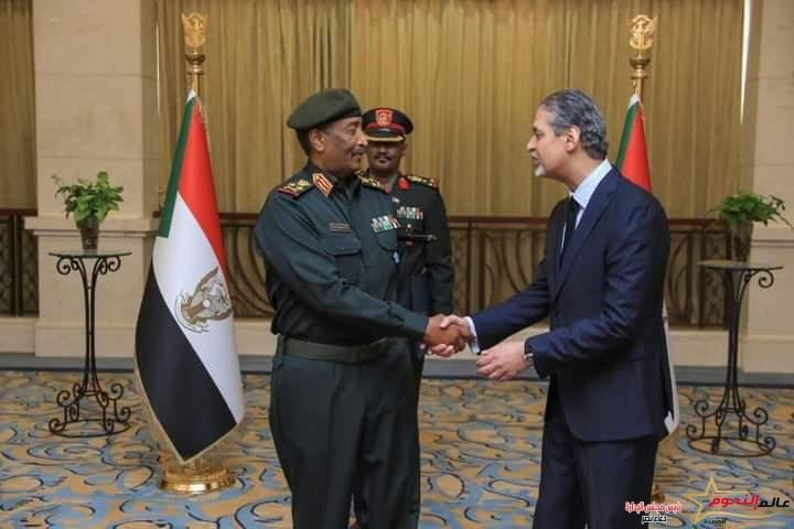 سفير مصر الجديد لدى السودان يقدم أوراق اعتماده لرئيس المجلس السيادي الانتقالي السوداني 2 سفير مصر الجديد لدى السودان يقدم أوراق اعتماده لرئيس المجلس السيادي الانتقالي السوداني