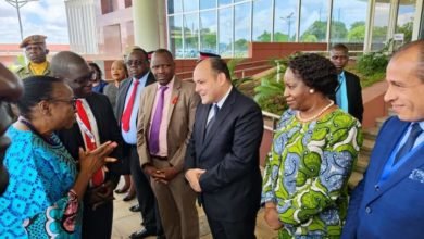 سمير يعقد سلسلة لقاءات مكثفة مع مسؤولين ووزراء الدول الأعضاء بالتجمع