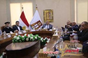 محافظ الوادي الجديد يبحث إنشاء مركز السيطرة الموحد للطوارئ 2 محافظ الوادي الجديد يبحث إنشاء مركز السيطرة الموحد للطوارئ