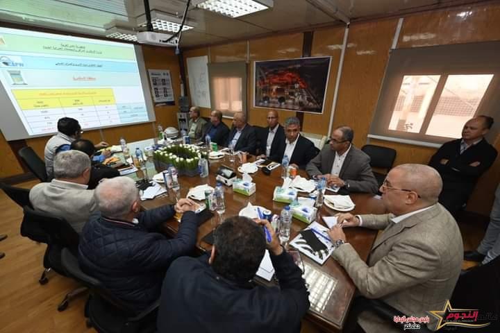 الجزار يتابع موقف مشروعات مياه الشرب والصرف الصحى الجارى تنفيذها بمحافظة الإسكندرية