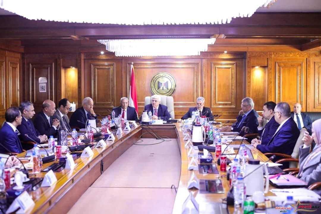 عاشور: هيئة تمويل العلوم تطلق 3 مبادرات وطنية و11 دولية لتمويل مشروعات بحثية تطبيقية للتعاون مع الصناعة