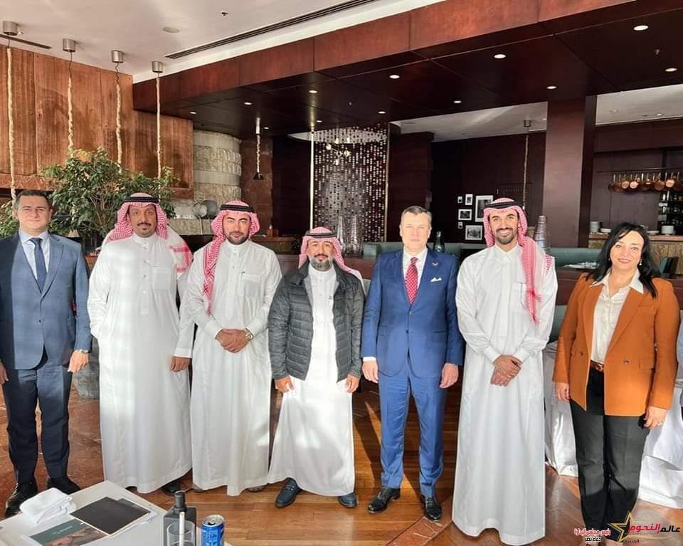 وزير السياحة يلتقي مدير عام العلاقات الدولية في وزارة السياحة السعودية لمناقشة تعزيز سبل التعاون الثنائي