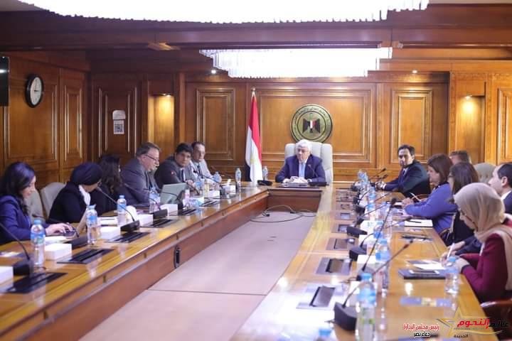 عاشور يبحث سبل التعاون المشترك مع فريق التعليم العالى للبنك الدولى ومنظمة العمل الدولية