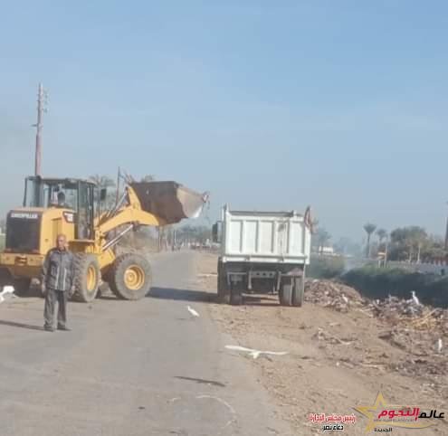 الوحدة المحلية لمركز ومدينة بني سويف تواصل جهودها في رفع الإشغالات والمخلفات بالشوارع