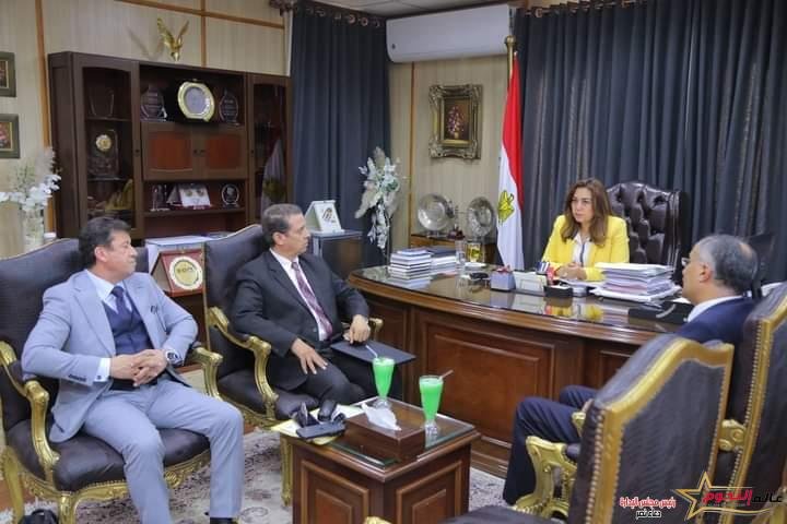 محافظ دمياط ورئيس هيئة المساحة يوقعان بروتوكول تعاون لتنفيذ الأعمال المساحية لمشروع التنمية الحضرية "حيّنا "