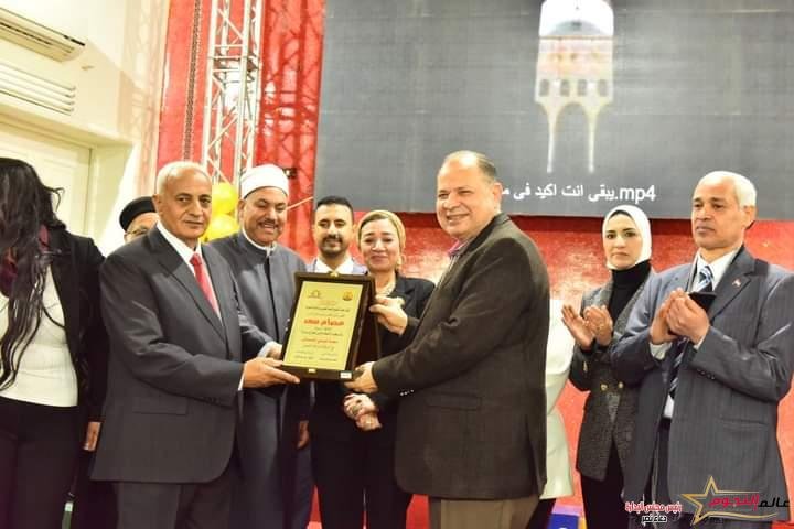 محافظ أسيوط يشهد احتفالية بيت العائلة المصرية "معاً نبنى إنسان" بمدرسة السلام المتطورة