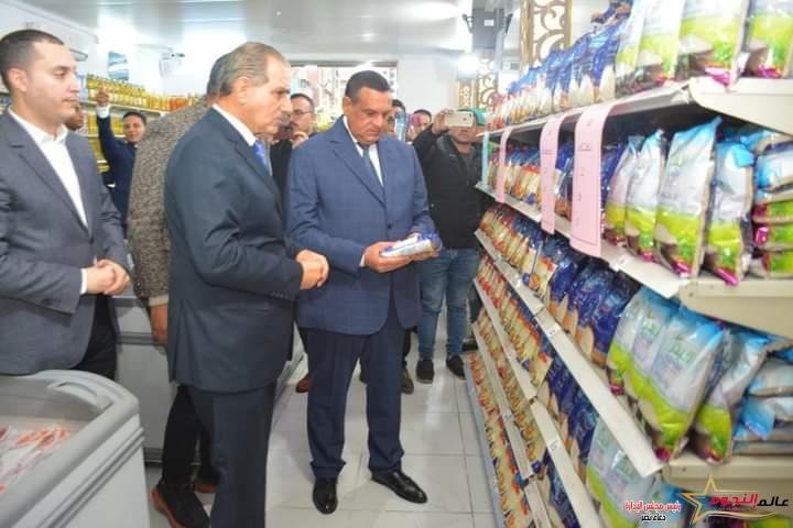 وزير التنمية المحلية ومحافظ كفر الشيخ يفتتحان هايبر ماركت المنطقة الشمالية العسكرية للمواد الغذائية وفرعي الشركة المصرية للجملة