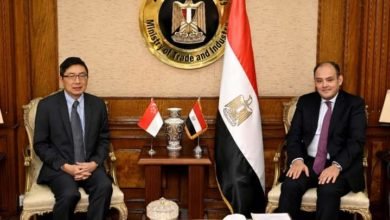 سمير يبحث مع سفير سنغافورة بالقاهرة تطورات التعاون الاقتصادي والاستثماري بين البلدين