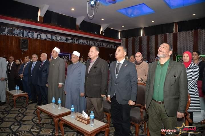 سعد يشهد حفل تكريم خاتمي القرآن الكريم لطلاب مدارس المحافظة ويسلم الجوائز المادية والعينية 2 سعد يشهد حفل تكريم خاتمي القرآن الكريم لطلاب مدارس المحافظة ويسلم الجوائز المادية والعينية