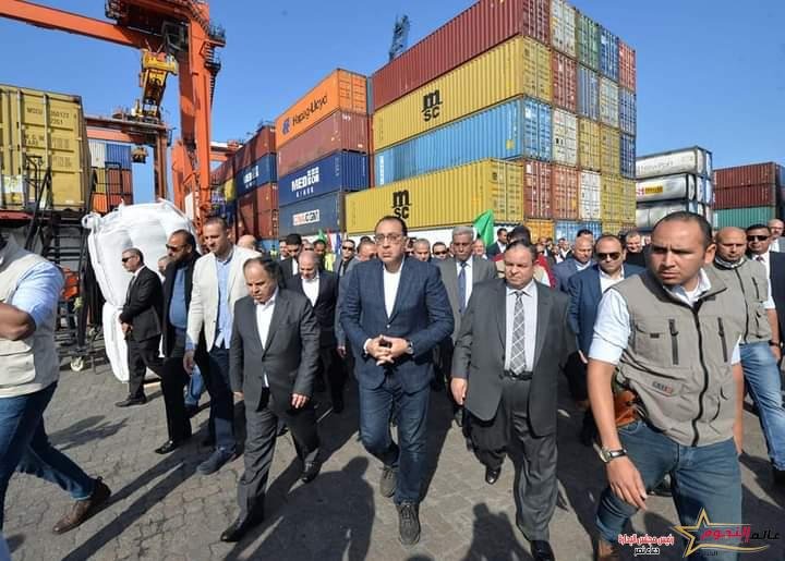 رئيس الوزراء يتابع إجراءات الإفراج الجمركي عن السلع والبضائع بميناء الإسكندرية 2 رئيس الوزراء يتابع إجراءات الإفراج الجمركي عن السلع والبضائع بميناء الإسكندرية