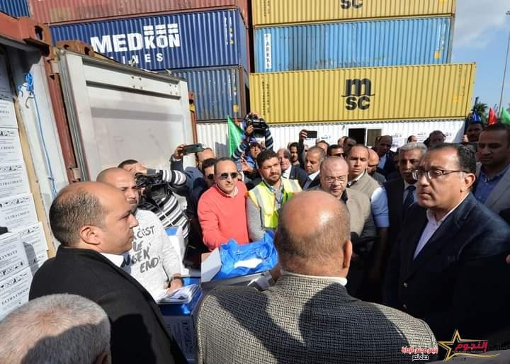 رئيس الوزراء يتابع إجراءات الإفراج الجمركي عن السلع والبضائع بميناء الإسكندرية 3 رئيس الوزراء يتابع إجراءات الإفراج الجمركي عن السلع والبضائع بميناء الإسكندرية