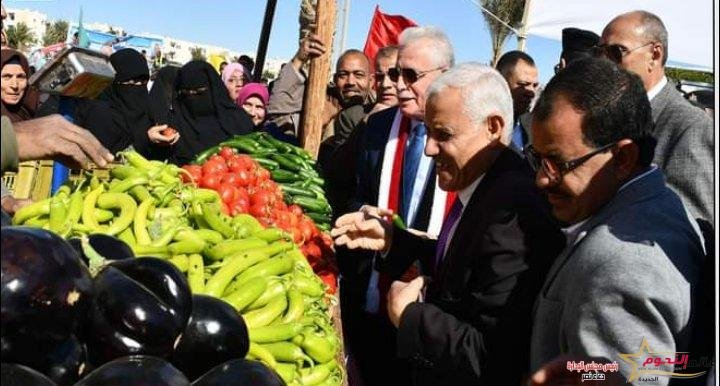 محافظ جنوب سيناء يفتتح مهرجان تحطيم الأسعار ومحاربة الغلاء بمدينة طور سيناء 2 محافظ جنوب سيناء يفتتح مهرجان تحطيم الأسعار ومحاربة الغلاء بمدينة طور سيناء