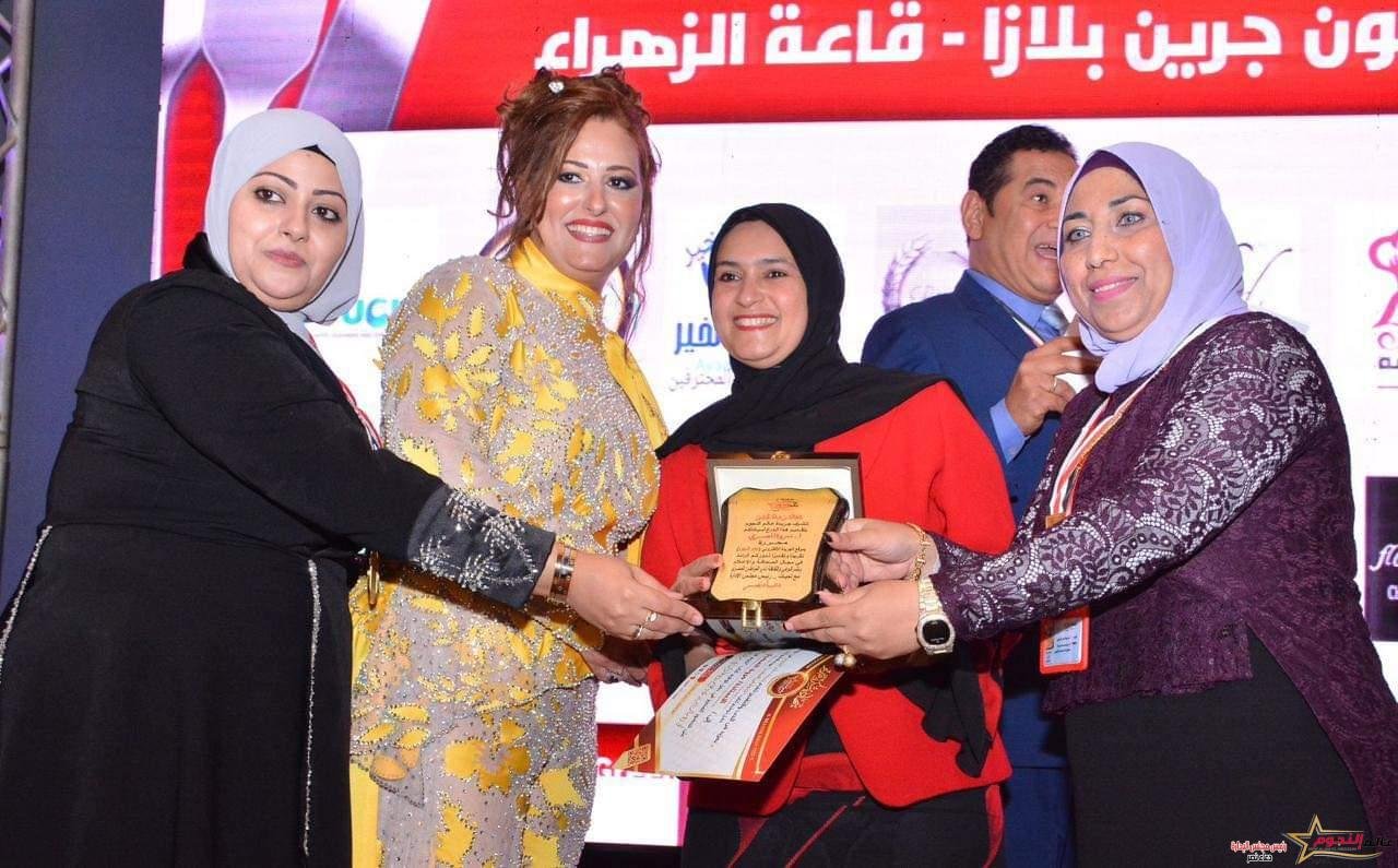 رئيس مجلس الإدارة د. دعاء نصر تكرم فريق عمل جريدة عالم النجوم