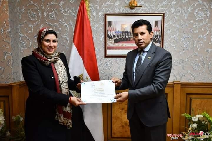 وزير الشباب والرياضة يكرم الإدارة العامة للمراجعة الداخلية والحوكمة بالوزارة 1 وزير الشباب والرياضة يكرم الإدارة العامة للمراجعة الداخلية والحوكمة بالوزارة
