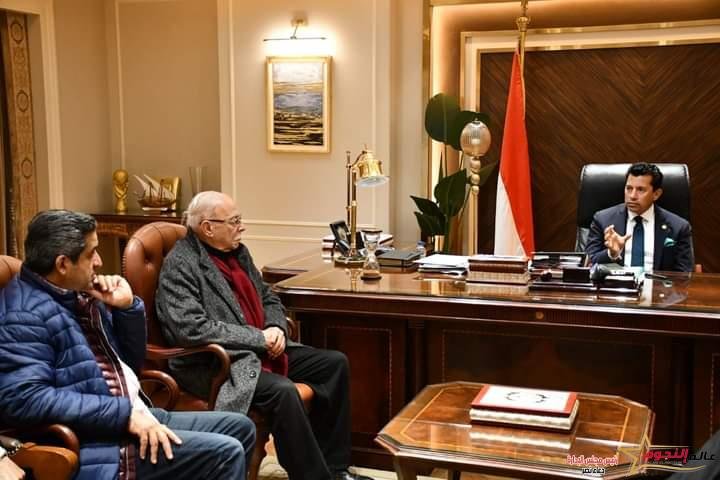 صبحي يلتقى مجموعة من الأساتذة المشاركين فى المؤتمر العلمي "متجهات التقدم التكنولوجي لعلوم الرياضة بالوطن العربي" 2 صبحي يلتقى مجموعة من الأساتذة المشاركين فى المؤتمر العلمي "متجهات التقدم التكنولوجي لعلوم الرياضة بالوطن العربي"