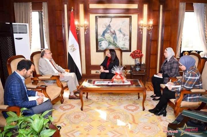 وزيرة الهجرة تستقبل المدير الإقليمي ووكيل مبيعات شركة طيران "Tarum" الرومانية في مصر