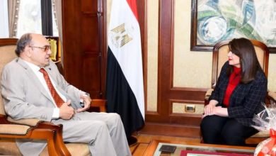 وزيرة الهجرة تستقبل المدير الإقليمي ووكيل مبيعات شركة طيران "Tarum" الرومانية في مصر