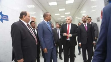 رئيس وزراء الصومال يتفقد معهد صحة الحيوان 