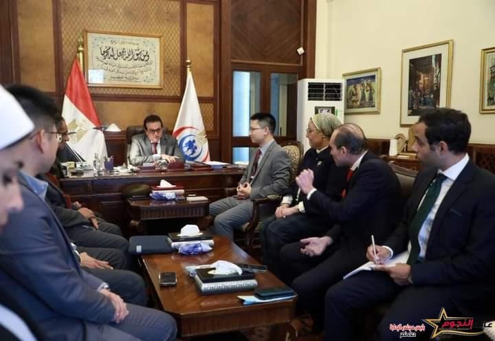 عبد الغفار يبحث مع إحدى الشركات المتخصصة في دراسات التسلسل الجيني على مستوي العالم 2 عبد الغفار يبحث مع إحدى الشركات المتخصصة في دراسات التسلسل الجيني على مستوي العالم