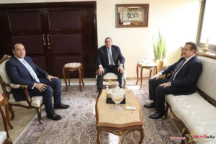 وزير التنمية المحلية يتابع مع محافظ المنوفية توافر السلع الغذائية بأسعار مخفضة للمواطنين