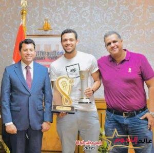 صبحي يهنىء اللاعب "مصطفى عسل" لتصدره التصنيف العالمى للإسكواش بعد فوزه بلقب بطولة هيوستن الدولية 2 صبحي يهنىء اللاعب "مصطفى عسل" لتصدره التصنيف العالمى للإسكواش بعد فوزه بلقب بطولة هيوستن الدولية
