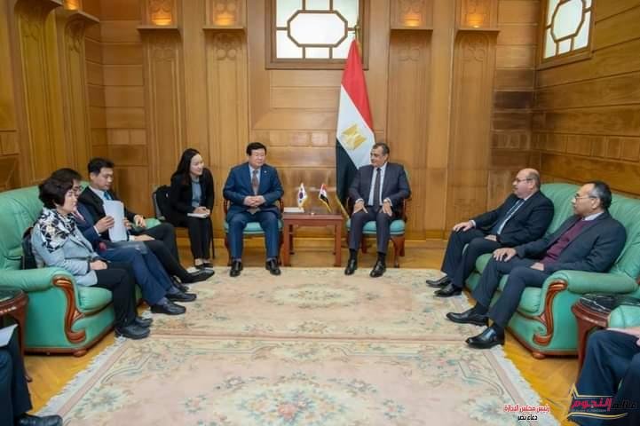 وزير الدولة للإنتاج الحربي يستقبل وفد "البرلمان الكوري الجنوبي" 2 وزير الدولة للإنتاج الحربي يستقبل وفد "البرلمان الكوري الجنوبي"