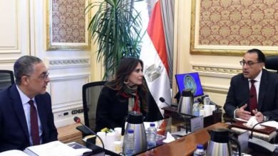 مدبولي يتابع مع الرئيس التنفيذي للهيئة العامة للاستثمار والمناطق الحرة عددا من ملفات العمل