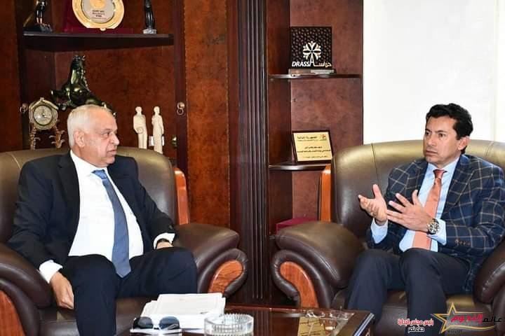 وزير الرياضة يبحث عدداً من الملفات مع رئيس نادى سموحة 2 وزير الرياضة يبحث عدداً من الملفات مع رئيس نادى سموحة