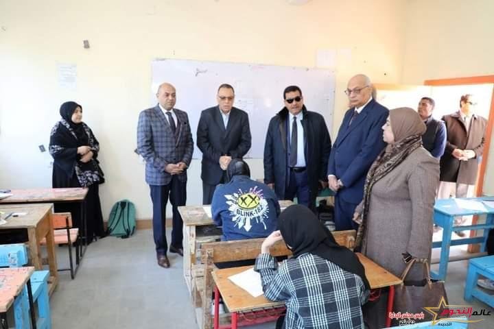 محافظ الشرقية يتفقد لجان امتحانات الفصل الدراسي الأول للشهادة الإعدادية 2022 / 2023 