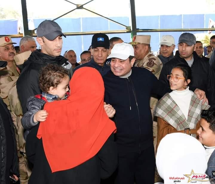 السيسي يلتقي بعدد من أسر وأهالي الطلبة المستجدين بالاكاديمية العسكرية 2 السيسي يلتقي بعدد من أسر وأهالي الطلبة المستجدين بالاكاديمية العسكرية