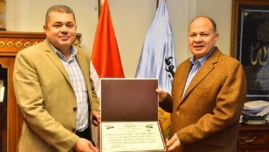 محافظ أسيوط يكرم العميد عمر الشافعي بعد تعيينه رئيس مركز ومدينة فايد