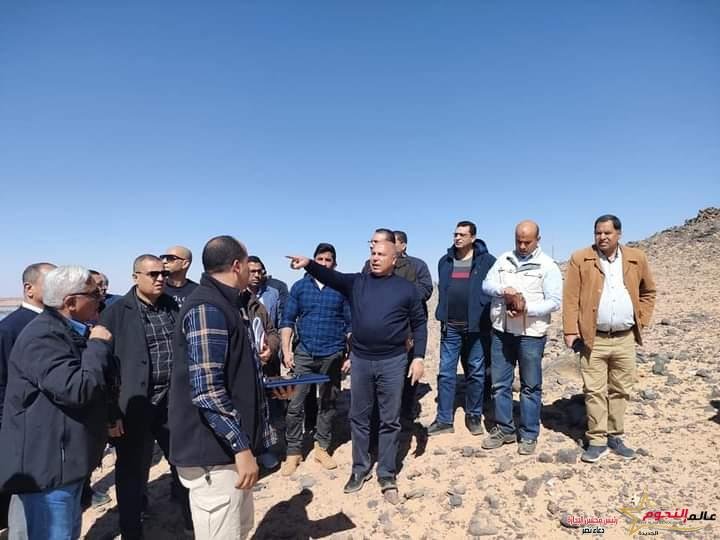 الوزير يتفقد مواقع العمل بالخط الثاني للقطار الكهربائي السريع في المسافة من أبو سمبل حتى الأقصر بطول 530 كم 2 الوزير يتفقد مواقع العمل بالخط الثاني للقطار الكهربائي السريع في المسافة من أبو سمبل حتى الأقصر بطول 530 كم