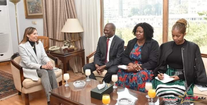 الكيلاني تلتقي وفد من جنوب أفريقيا للاتفاق على فعاليات "الموسم الثقافي الجنوب أفريقي" 2 الكيلاني تلتقي وفد من جنوب أفريقيا للاتفاق على فعاليات "الموسم الثقافي الجنوب أفريقي"