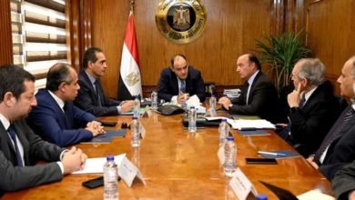 وزير التجارة والصناعة يبحث مع رؤساء عدد من المجالس التصديرية خطط العمل لزيادة معدلات التصدير