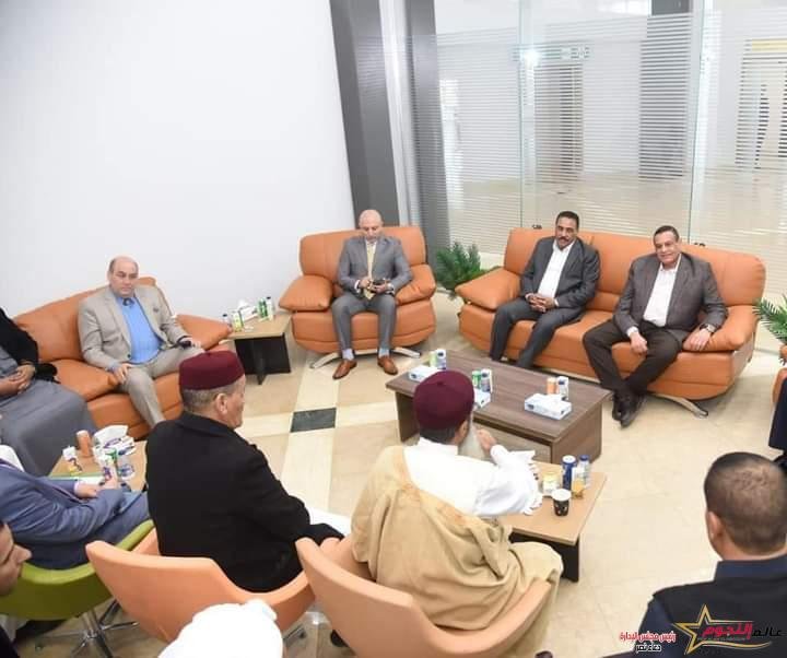 آمنةومحافظ مطروح يلتقيان عدداً من عمد ومشايخ وأهالي مطروح 