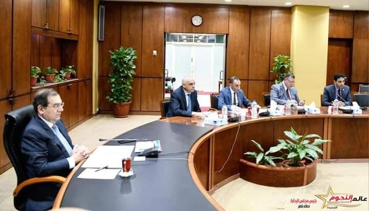الملا: هناك العديد من المشروعات الحيوية ذات القيمة المضافة المرتفعة التي ينفذها قطاع البترول 2 الملا: هناك العديد من المشروعات الحيوية ذات القيمة المضافة المرتفعة التي ينفذها قطاع البترول