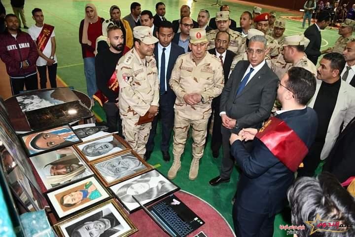 محافظ الفيوم وقائد قوات الدفاع الشعبي يتفقدان معسكر الإيواء