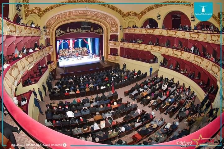 إيهاب توفيق يتألق داخل إحتفالية عيد الشرطة في دار الأوبرا بالإسكندرية